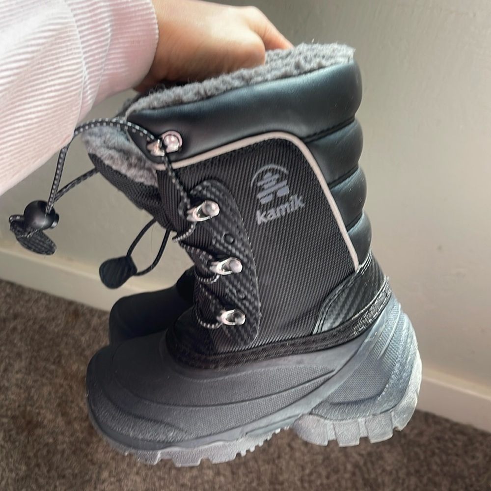 Kamik black  size 10c kids snow/ski boots lined